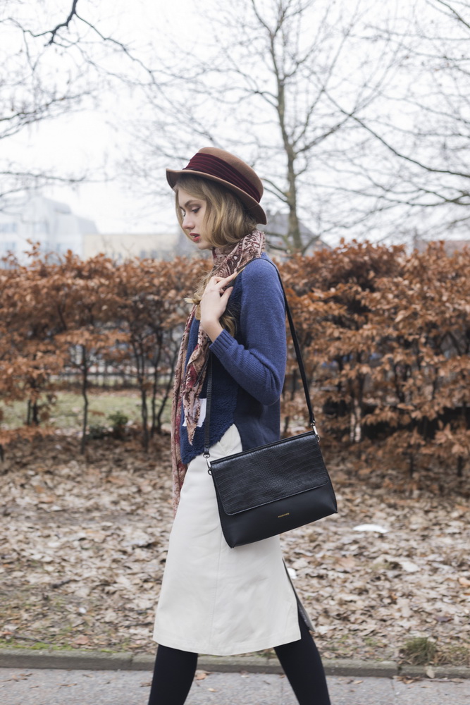 Eva Feather-Light Crossbody